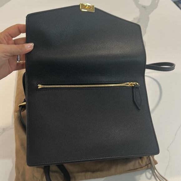 Authentic Burberry Macken Crossbody - Picture 7 of 14